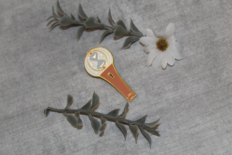 ATEEZ Lightstick Enamel Pin